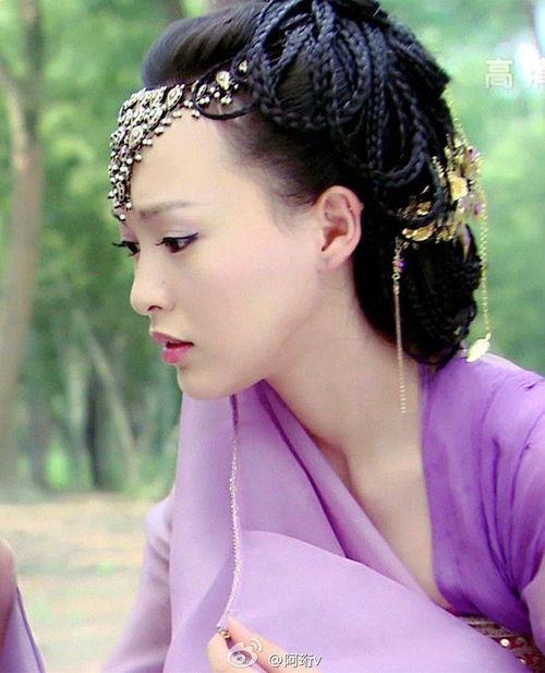 明星网红们穿古代衣服,明星网红古风服饰潮流解析