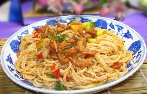 明星网红吃南昌炒粉视频,美味瞬间引爆味蕾